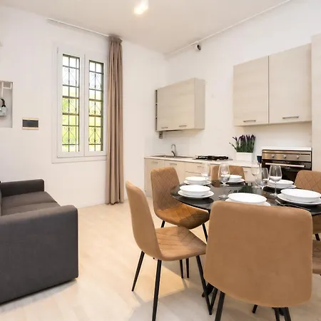Historic In The Heart Of Appartement Bologna